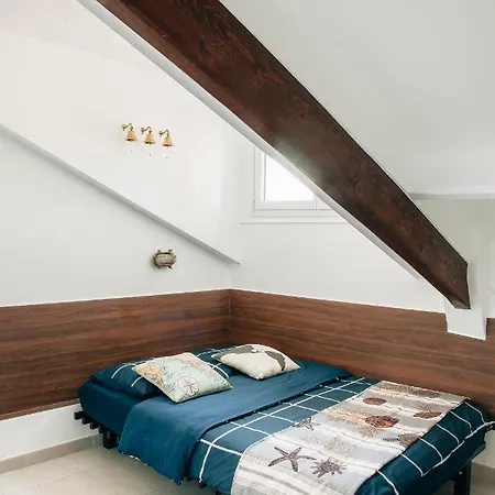 Adorable In Downtown Apartment *
